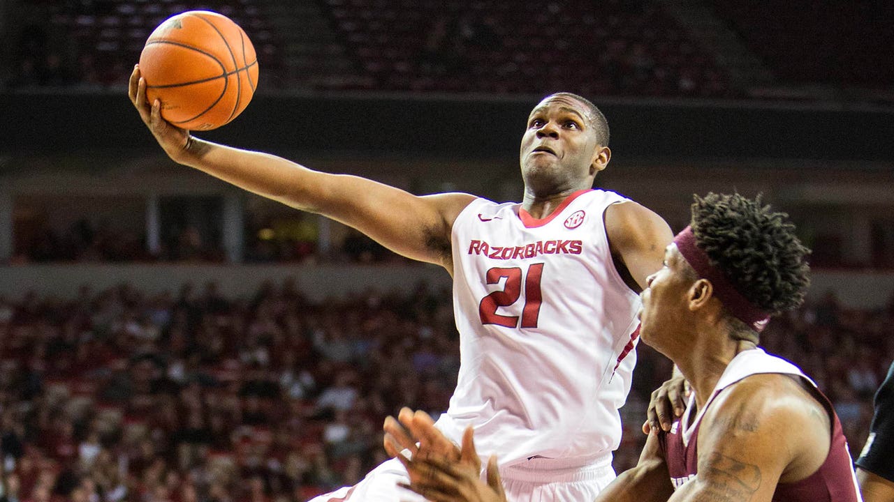 Arkansas snaps No. 5 Texas A&M's 10-game winning streak